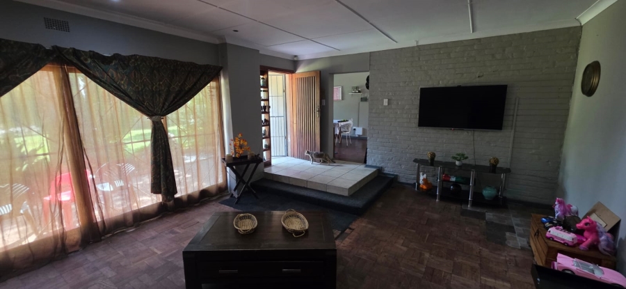 5 Bedroom Property for Sale in Songloed North West